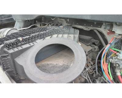 Freightliner Cascadia 126 Air Cleaner / Air Filter Housing