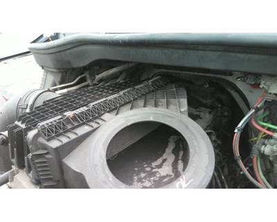 Freightliner Cascadia 126 Right Air Cleaner / Air Filter Housing