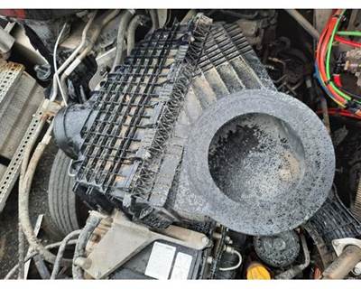 Freightliner Cascadia 126 Air Cleaner / Air Filter Housing