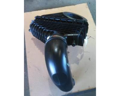 Freightliner Cascadia 126 Air Cleaner / Air Filter Housing