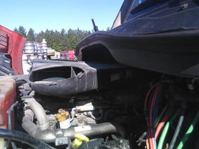 Freightliner Air Cleaner / Air Filter Housing for a Freightliner CASCADIA 113