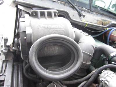 Freightliner Century Class 120 Air Cleaner / Air Filter Housing for a Freightliner CENTURY 120