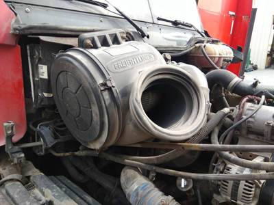 Freightliner Century Class 120 Right Air Cleaner / Air Filter Housing for a Freightliner CENTURY 120
