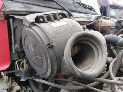 Freightliner Century Class 120 Air Cleaner / Air Filter Housing for a Freightliner CENTURY 120