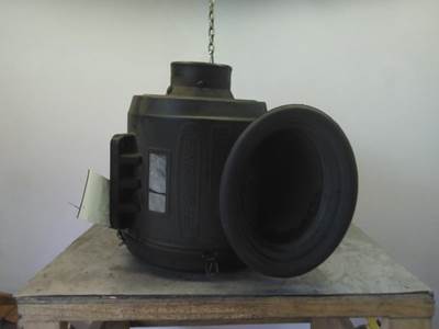Freightliner Century Class 120 Air Cleaner / Air Filter Housing for a Freightliner CENTURY 120