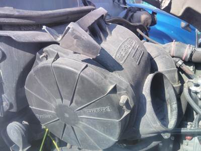 Freightliner Century Class 120 Right Air Cleaner / Air Filter Housing for a Freightliner CENTURY 120