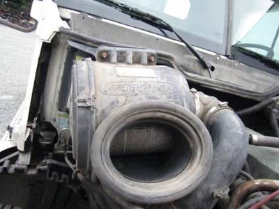 Freightliner Columbia 120 Air Cleaner / Air Filter Housing