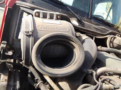 Freightliner Columbia 120 Air Cleaner / Air Filter Housing