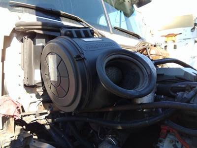 Freightliner Columbia 120 Air Cleaner / Air Filter Housing