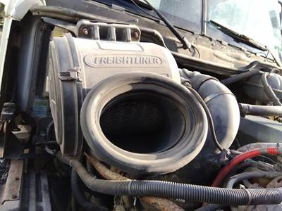 Freightliner Columbia 120 Air Cleaner / Air Filter Housing