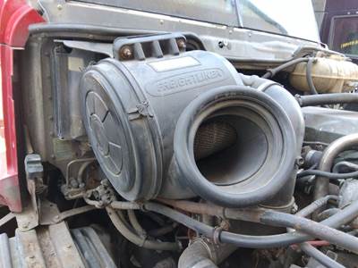 Freightliner Columbia 120 Air Cleaner / Air Filter Housing