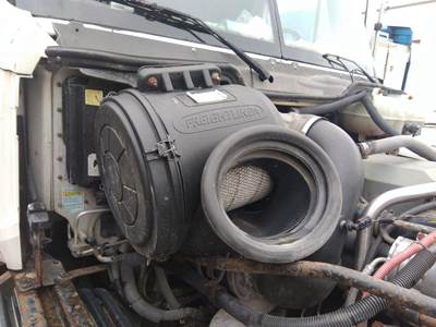 Freightliner Columbia 120 Air Cleaner / Air Filter Housing