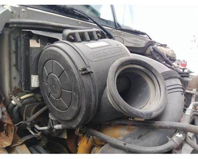 Freightliner Columbia 120 Air Cleaner / Air Filter Housing