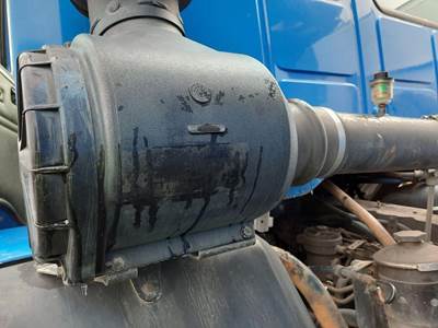 Freightliner FC80 Air Cleaner / Air Filter Housing