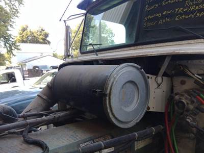 Freightliner FLD120 Air Cleaner / Air Filter Housing