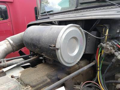 Freightliner FLD120 Air Cleaner / Air Filter Housing