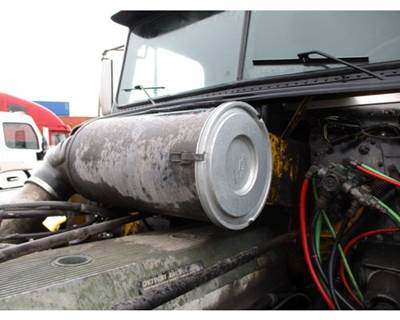 Freightliner FLD120 Air Cleaner / Air Filter Housing