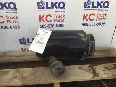 Freightliner FLD120SD Air Cleaner / Air Filter Housing for a Freightliner FLD120 SD