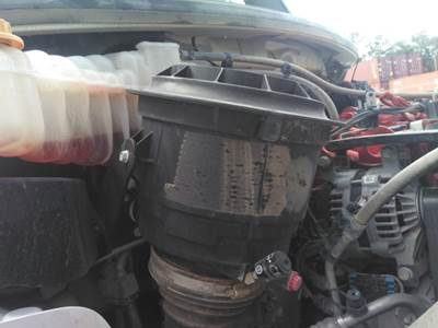 Freightliner M2 106 Air Cleaner / Air Filter Housing
