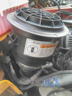 Freightliner M2 106 Air Cleaner / Air Filter Housing