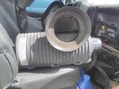 GMC C5500 Air Cleaner / Air Filter Housing