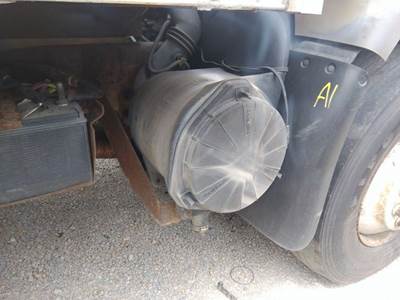 GMC T7500 Air Cleaner / Air Filter Housing