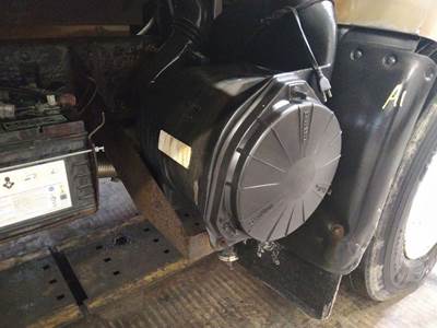 GMC T7500 Air Cleaner / Air Filter Housing