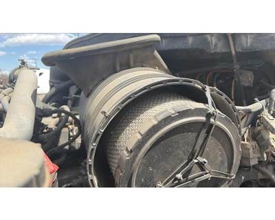 International 7400 Air Cleaner / Air Filter Housing