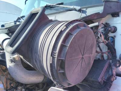 International 8600 Air Cleaner / Air Filter Housing