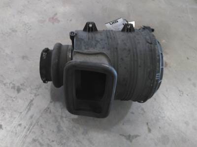 International 8600 Air Cleaner / Air Filter Housing