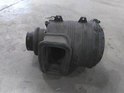 International 8600 Air Cleaner / Air Filter Housing