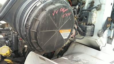 International 8600 Air Cleaner / Air Filter Housing