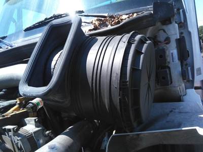 International 8600 Air Cleaner / Air Filter Housing