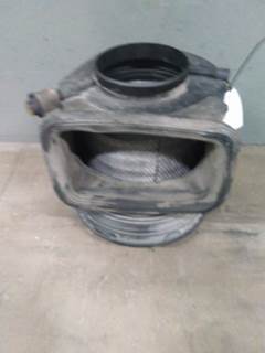 International 8600 Air Cleaner / Air Filter Housing