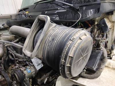 International 8600 Air Cleaner / Air Filter Housing