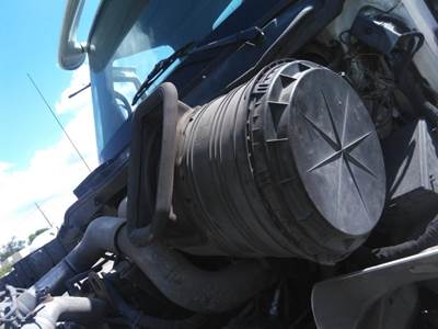 International 8600 Air Cleaner / Air Filter Housing