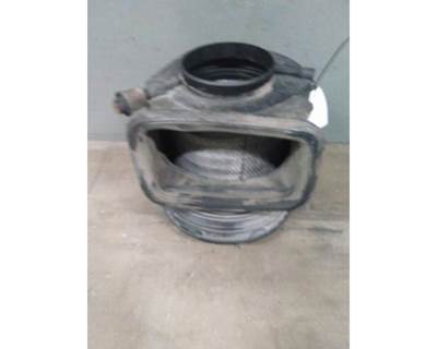 International 8600 Air Cleaner / Air Filter Housing