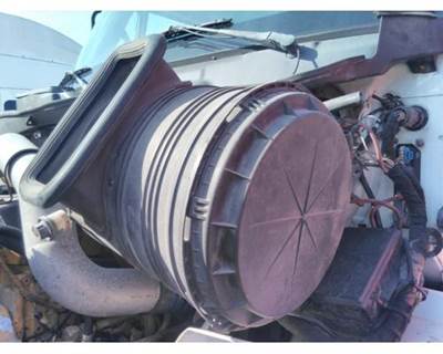 International 8600 Air Cleaner / Air Filter Housing