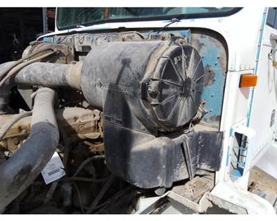 International 9200 Left Air Cleaner / Air Filter Housing