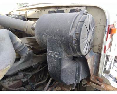 International 9200 Left Air Cleaner / Air Filter Housing