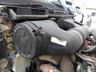 International 9200i Right Air Cleaner / Air Filter Housing