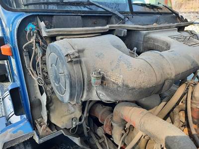 International 9200i Right Air Cleaner / Air Filter Housing