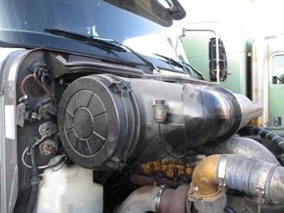 International 9400i Air Cleaner / Air Filter Housing