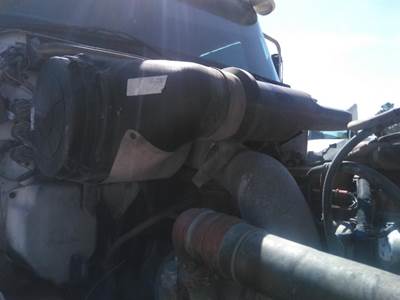 International 9400i Air Cleaner / Air Filter Housing