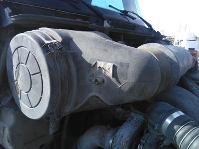 International 9400i Air Cleaner / Air Filter Housing