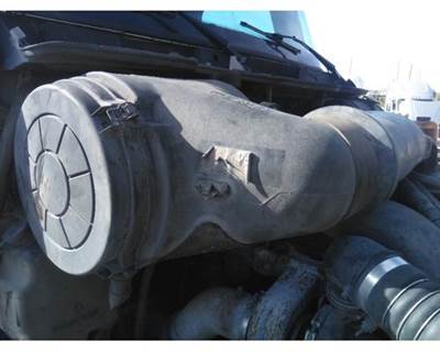 International 9400i Air Cleaner / Air Filter Housing