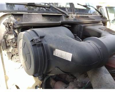 International 9400i Air Cleaner / Air Filter Housing