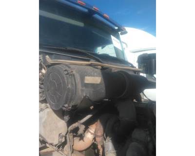 International 9400i Air Cleaner / Air Filter Housing
