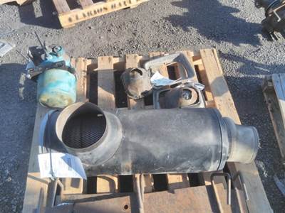 International 9670 Air Cleaner / Air Filter Housing