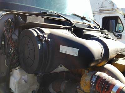 International 9900i Air Cleaner / Air Filter Housing